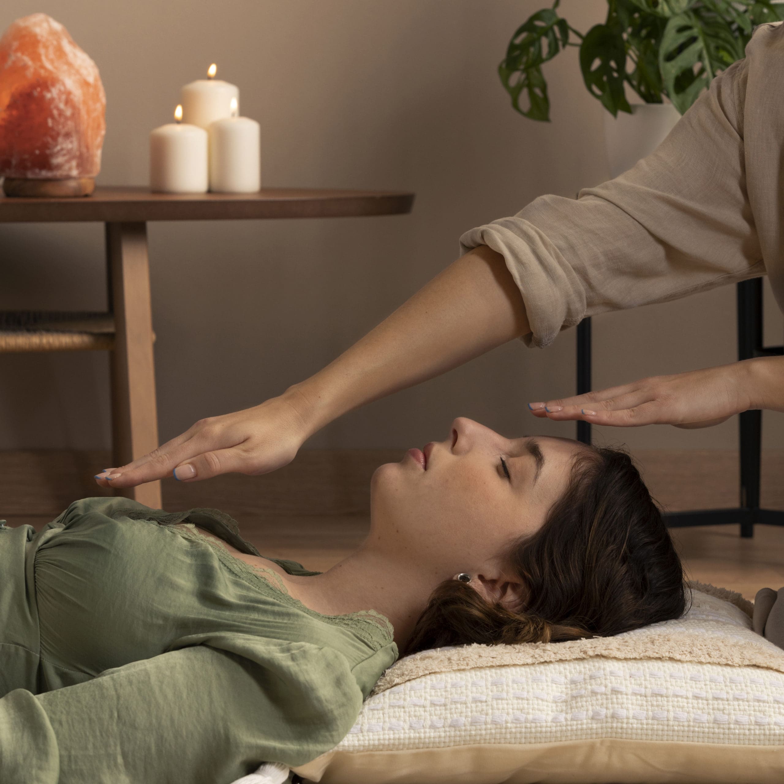 person-conducting-reiki-therapy-2